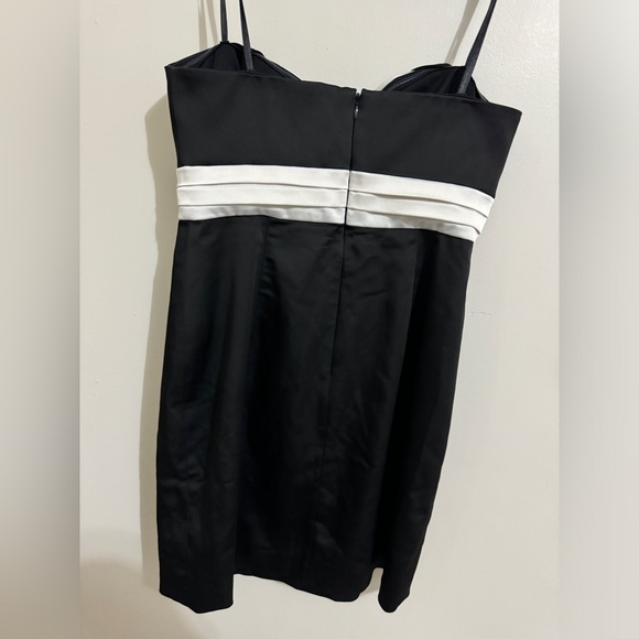 BCBG Max Azria Black Strapless White Satin Bow Cocktail Dress Size 8 - Picture 5 of 14